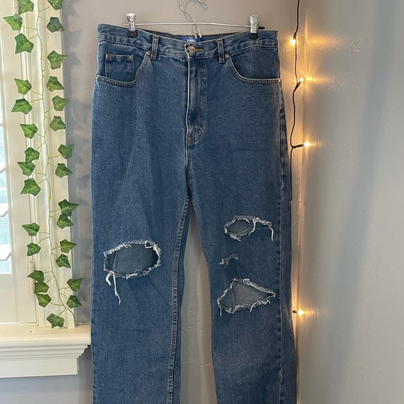 Distressed mom jean - Picture 2 of 2